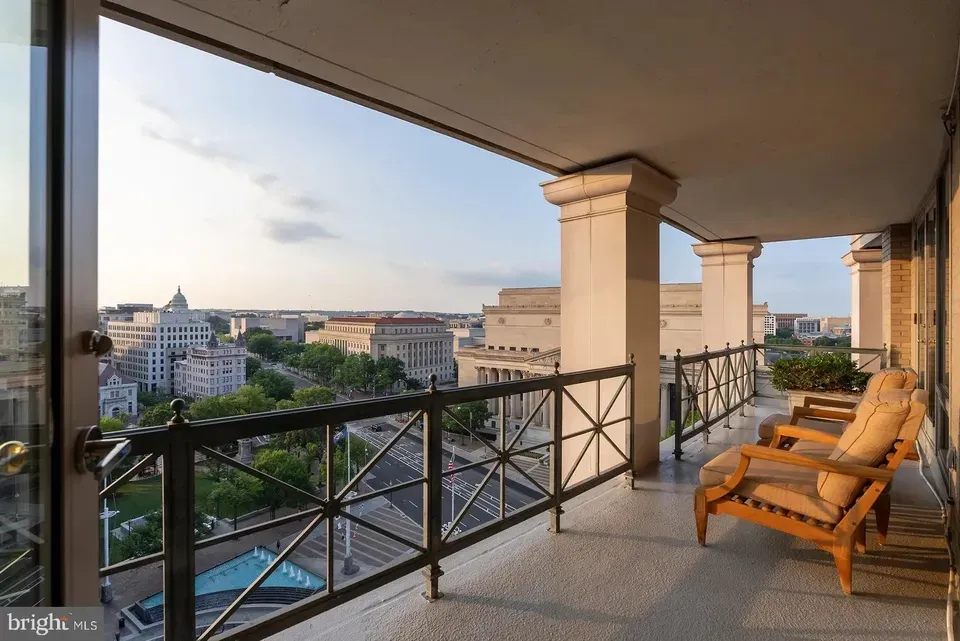 2 Bed 2 Bath Contemporary High-Rise Condo in Washington, DC - 2