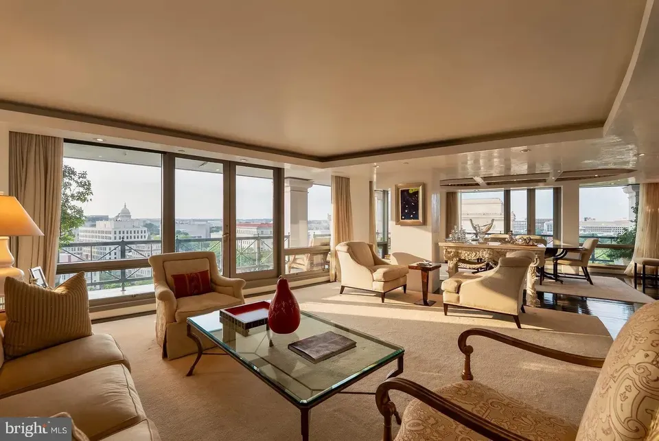 2 Bed 2 Bath Contemporary High-Rise Condo in Washington, DC - 4