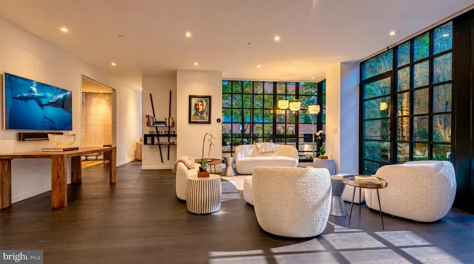 2 Bed 2 Bath Contemporary High-Rise Condo in Washington, DC - 3