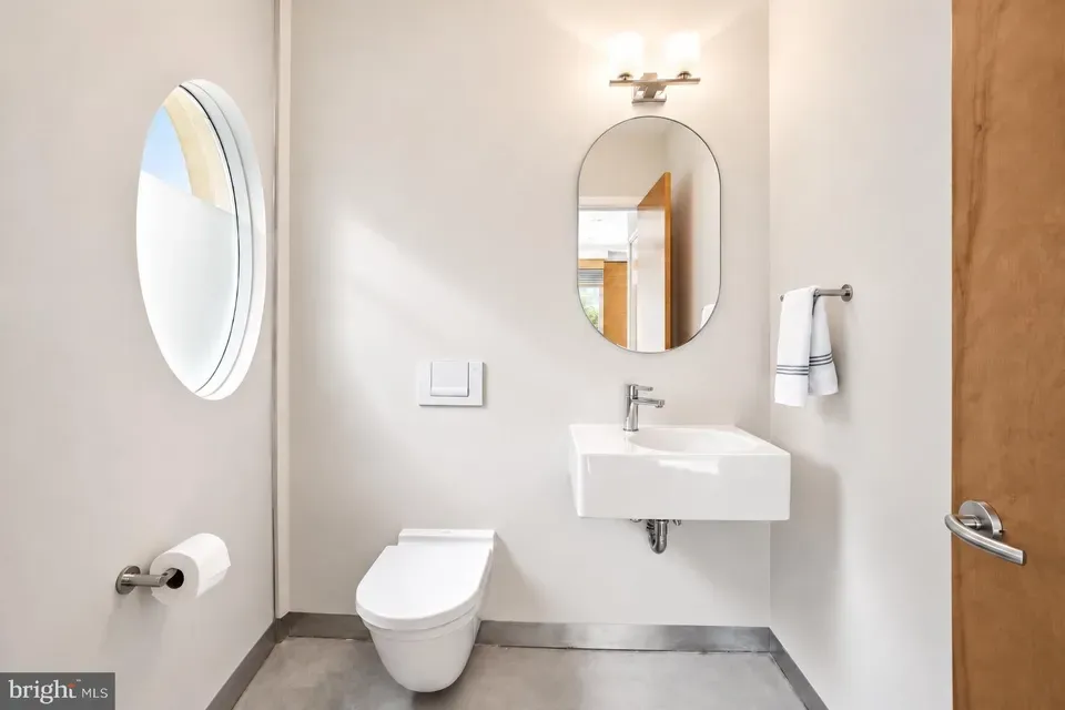 2 Bed 2 Bath Contemporary High-Rise Condo in Washington, DC - 5