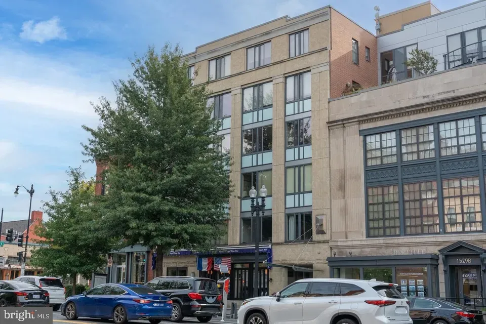 2 Bed 2 Bath Contemporary High-Rise Condo in Washington, DC - 1