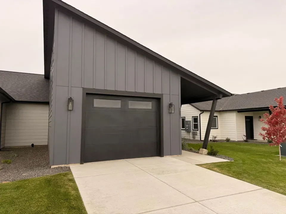 2 Bed 2 Bath Contemporary Multi-Level Townhome in Coeur d Alene, ID