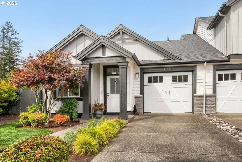 2 Bed 2 Bath Contemporary Multi-Level Townhome in Hillsboro, OR