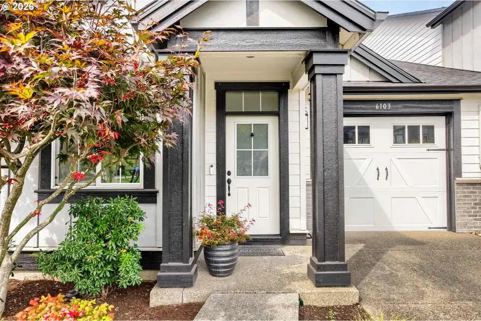 2 Bed 2 Bath Contemporary Multi-Level Townhome in Hillsboro, OR - 2