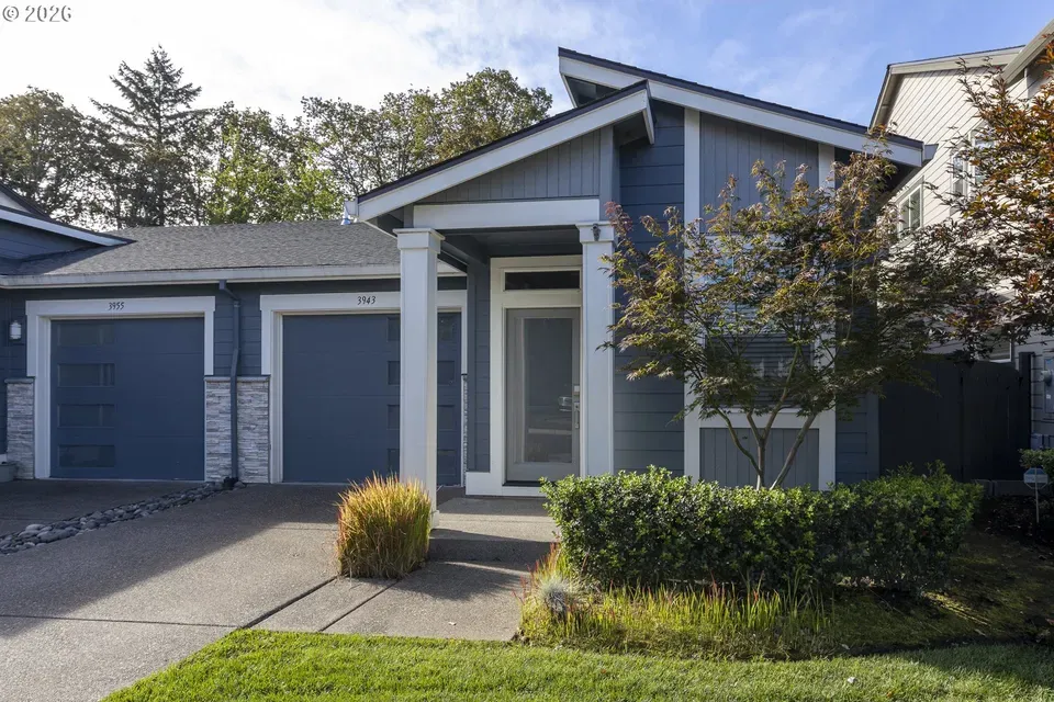 2 Bed 2 Bath Contemporary Multi-Level Townhome in Hillsboro, OR - 2