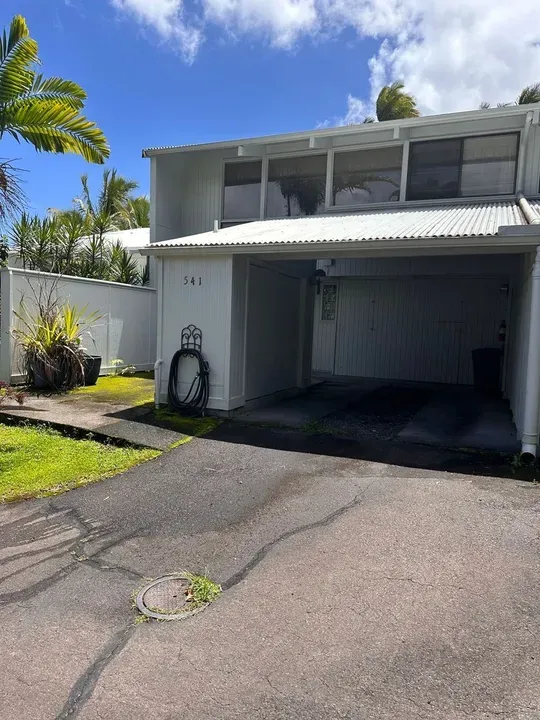 2 Bed 2 Bath Contemporary Multi-Level Townhome in Hilo, HI