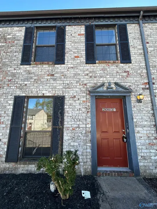 2 Bed 2 Bath Contemporary Multi-Level Townhome in Huntsville, AL