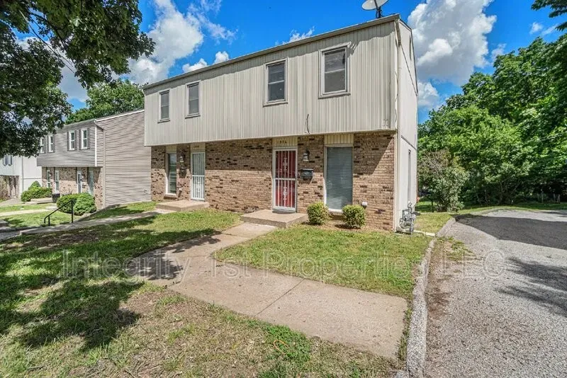 2 Bed 2 Bath Contemporary Multi-Level Townhome in Kansas City, KS - 3