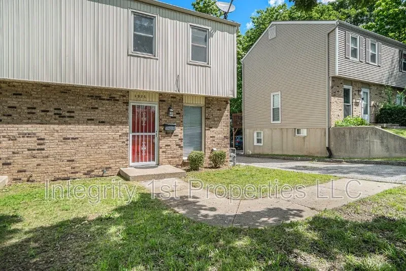 2 Bed 2 Bath Contemporary Multi-Level Townhome in Kansas City, KS - 5