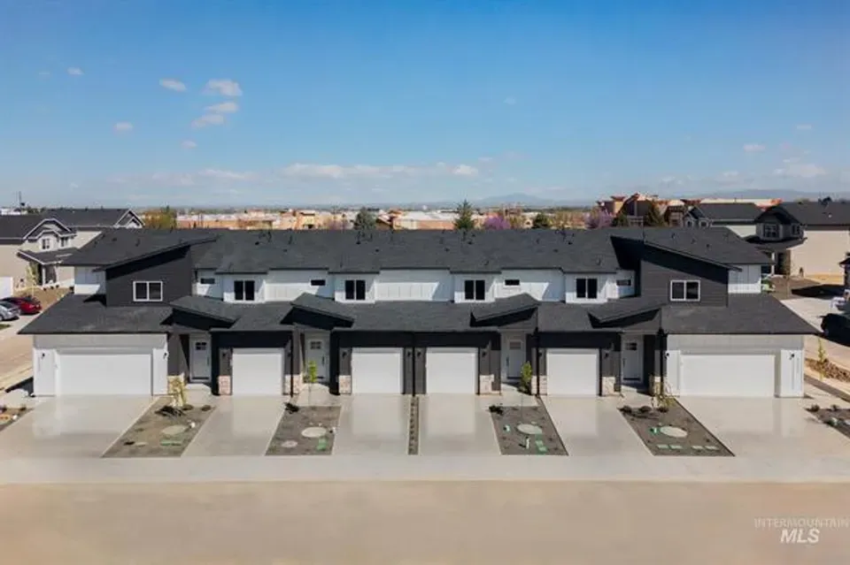 2 Bed 2 Bath Contemporary Multi-Level Townhome in Nampa, ID - 1