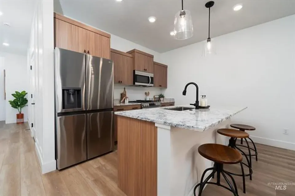 2 Bed 2 Bath Contemporary Multi-Level Townhome in Nampa, ID - 4