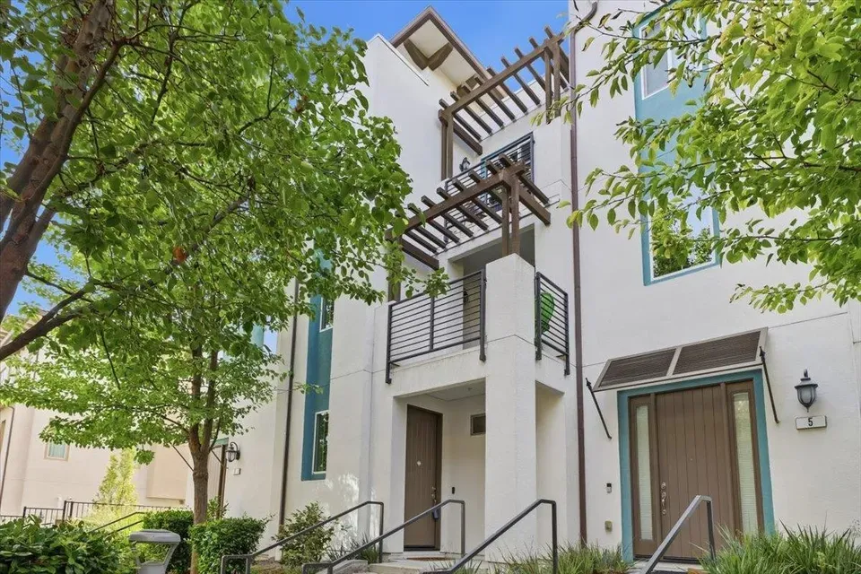 2 Bed 2 Bath Contemporary Multi-Level Townhome in San Jose, CA - 2