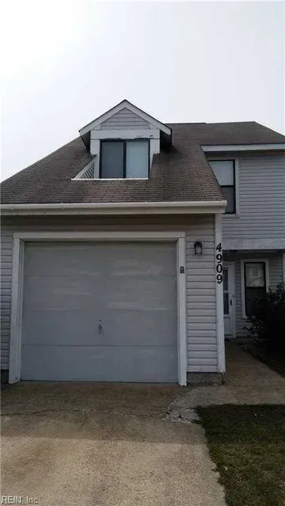 2 Bed 2 Bath Contemporary Multi-Level Townhome in Virginia Beach, VA - 2