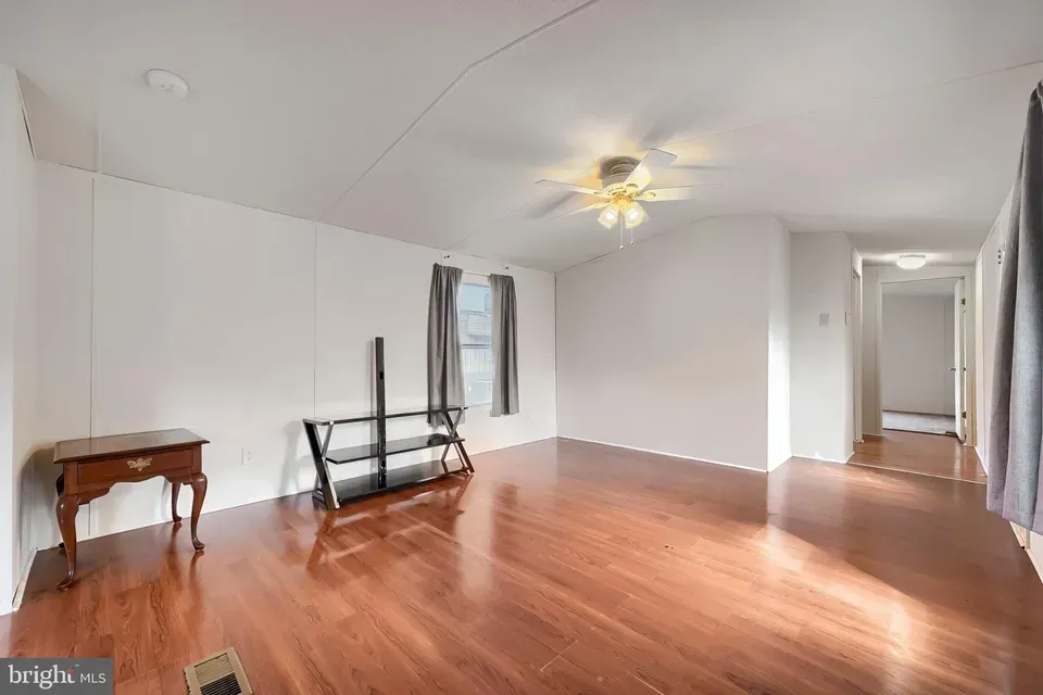2 Bed 2 Bath Established Contemporary Home in Baltimore, MD - 5