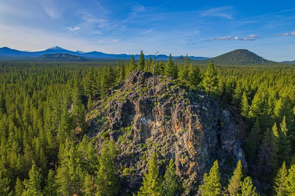 2 Bed 2 Bath Established Contemporary Home in Bend, OR - 2