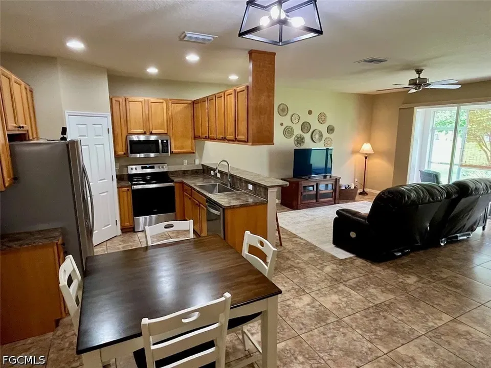 2 Bed 2 Bath Established Contemporary Home in Fort Myers, FL - 2
