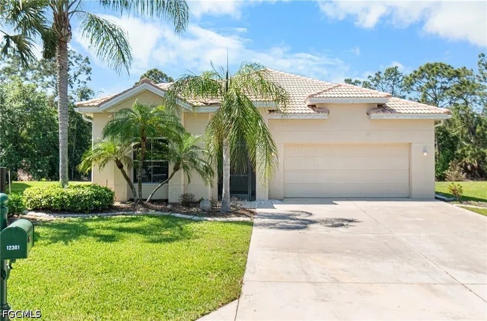 2 Bed 2 Bath Established Contemporary Home in Fort Myers, FL