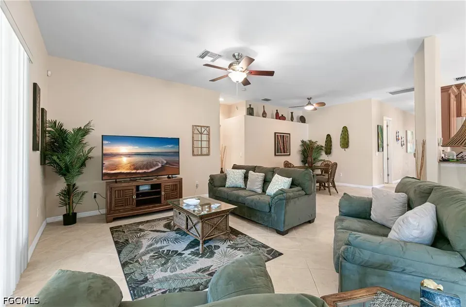 2 Bed 2 Bath Established Contemporary Home in Fort Myers, FL - 4