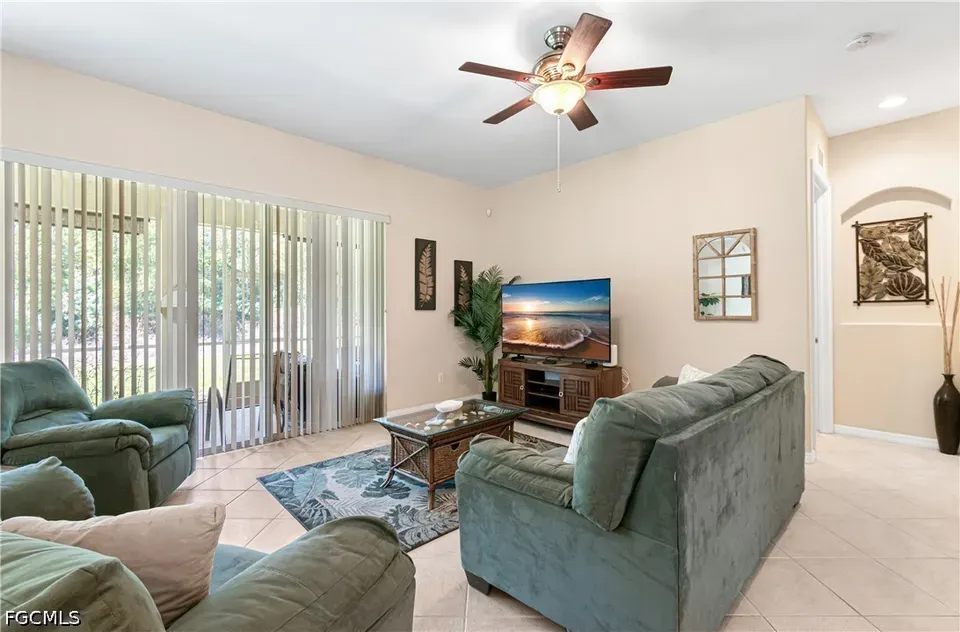 2 Bed 2 Bath Established Contemporary Home in Fort Myers, FL - 5