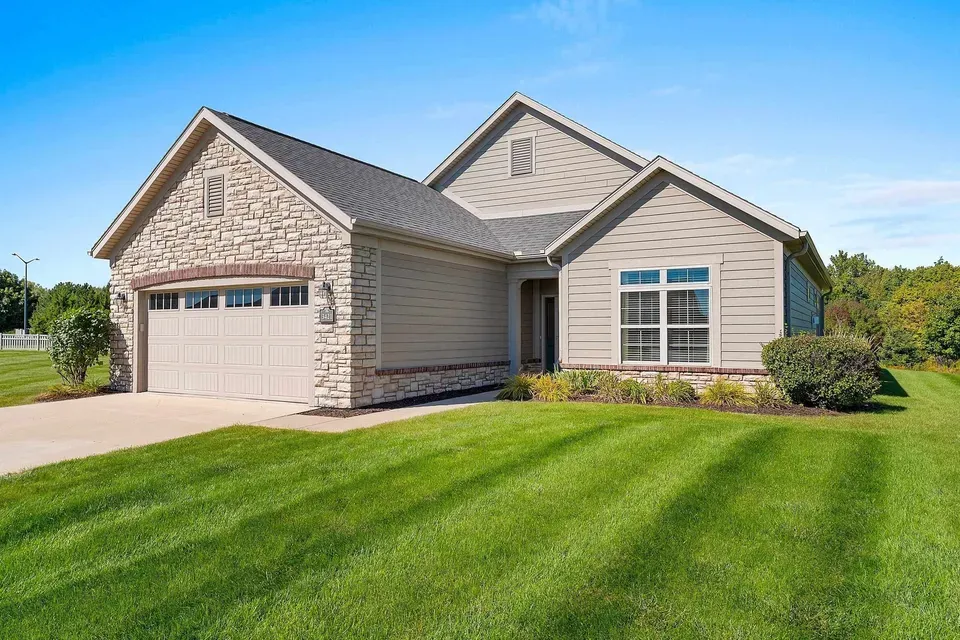 2 Bed 2 Bath Established Contemporary Home in Green Bay, WI