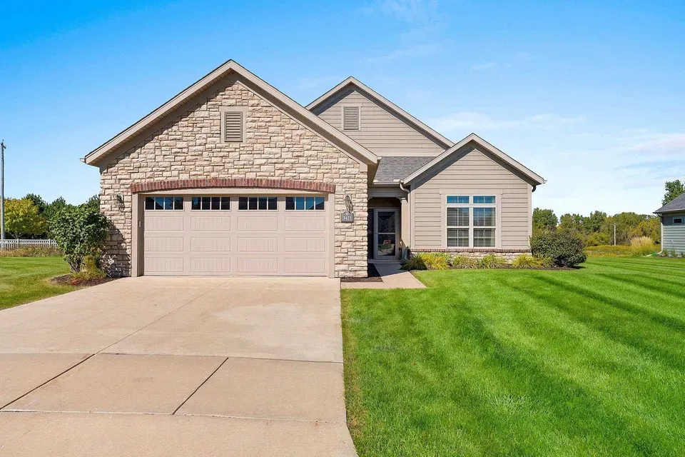 2 Bed 2 Bath Established Contemporary Home in Green Bay, WI - 2