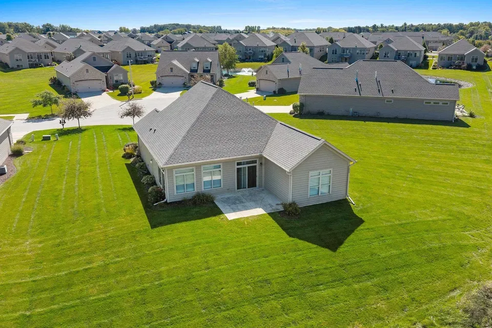 2 Bed 2 Bath Established Contemporary Home in Green Bay, WI - 4
