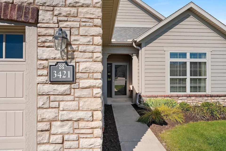 2 Bed 2 Bath Established Contemporary Home in Green Bay, WI - 5