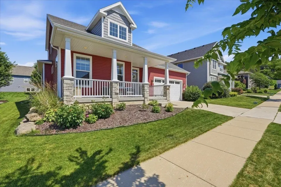 2 Bed 2 Bath Established Contemporary Home in Madison, WI
