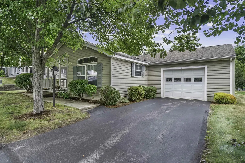 2 Bed 2 Bath Established Contemporary Home in Manchester, NH - 1