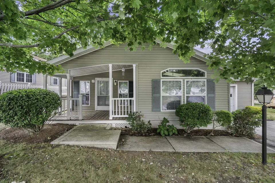 2 Bed 2 Bath Established Contemporary Home in Manchester, NH - 2