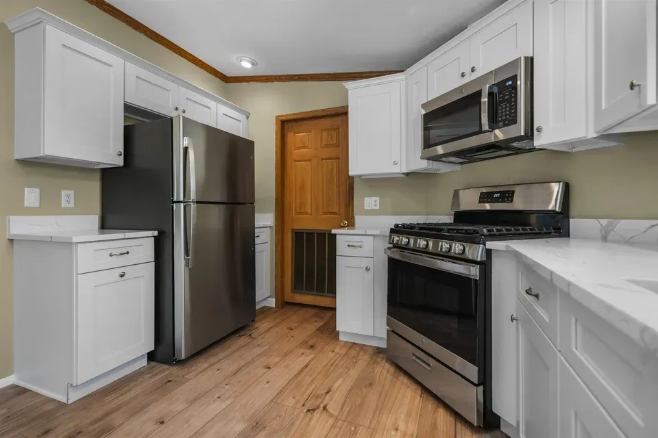 2 Bed 2 Bath Established Contemporary Home in Manchester, NH - 4