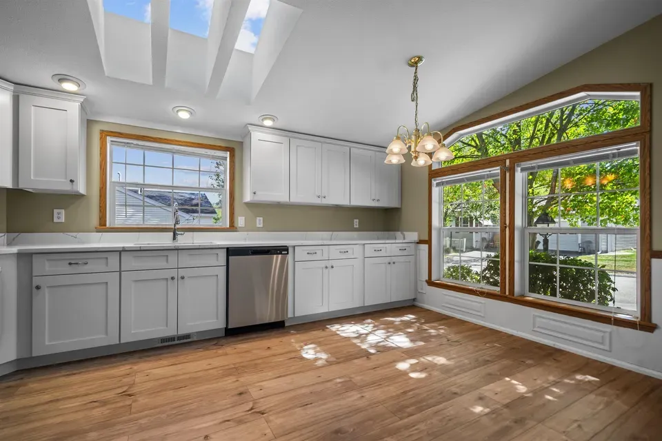 2 Bed 2 Bath Established Contemporary Home in Manchester, NH - 5