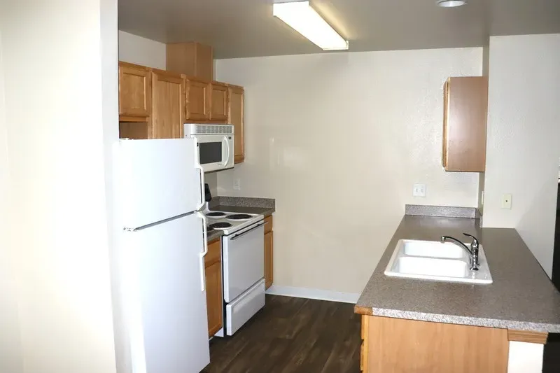 2 Bed 2 Bath Established Contemporary Home in Meridian, ID - 2