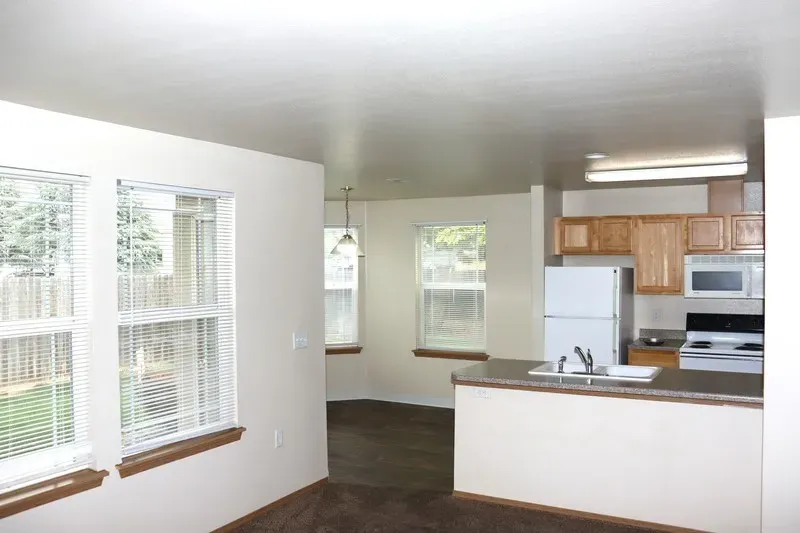 2 Bed 2 Bath Established Contemporary Home in Meridian, ID - 4