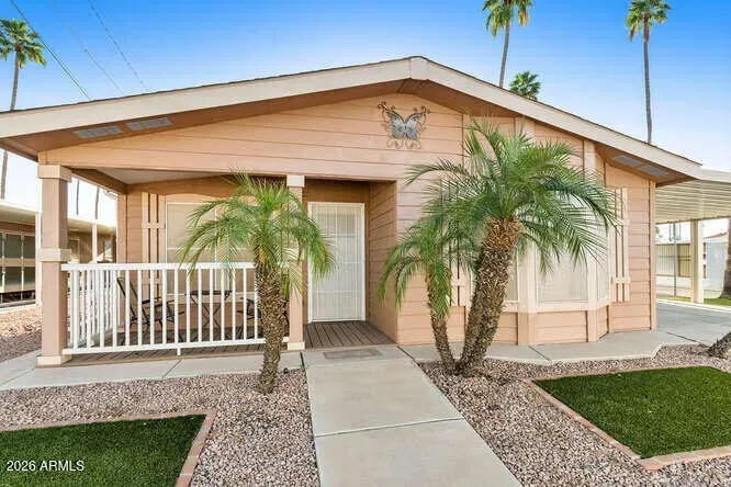 2 Bed 2 Bath Established Contemporary Home in Mesa, AZ