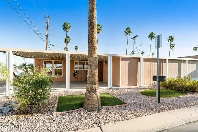 2 Bed 2 Bath Established Contemporary Home in Mesa, AZ - 4