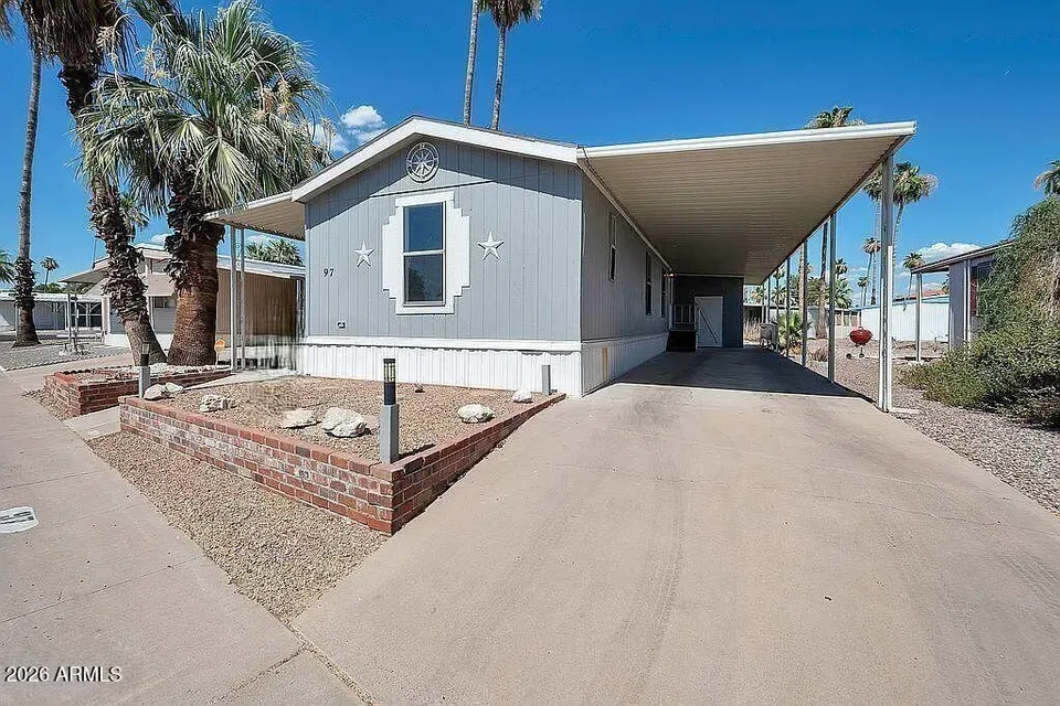 2 Bed 2 Bath Established Contemporary Home in Mesa, AZ - 2