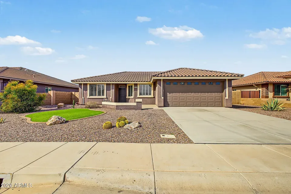 2 Bed 2 Bath Established Contemporary Home in Mesa, AZ