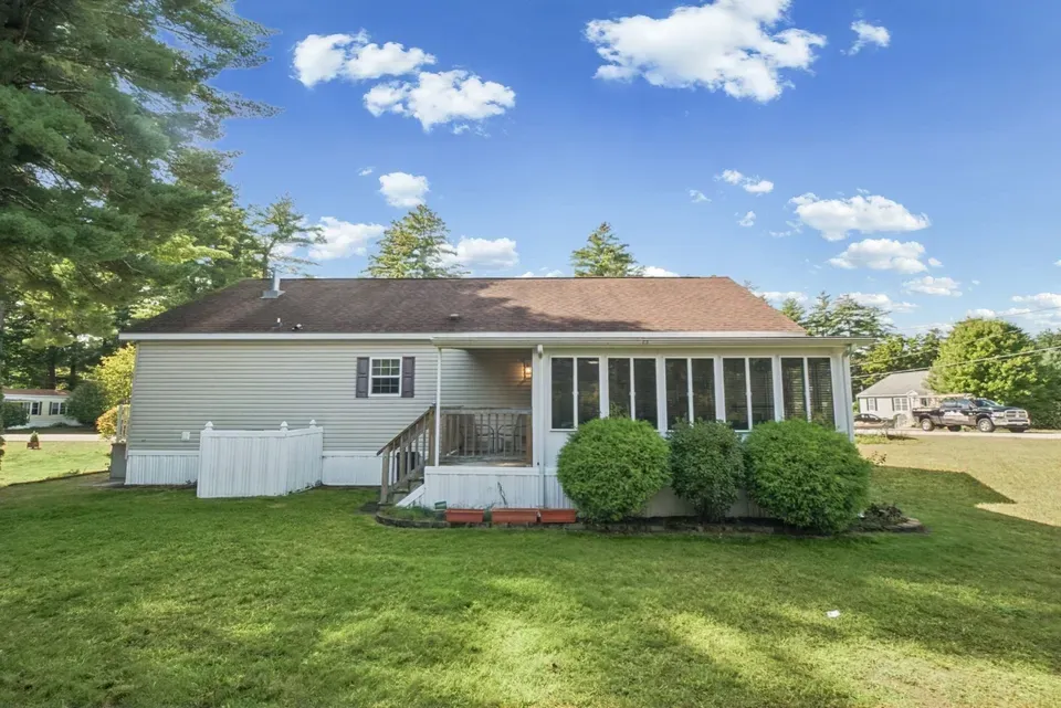 2 Bed 2 Bath Established Contemporary Home in Nashua, NH - 2