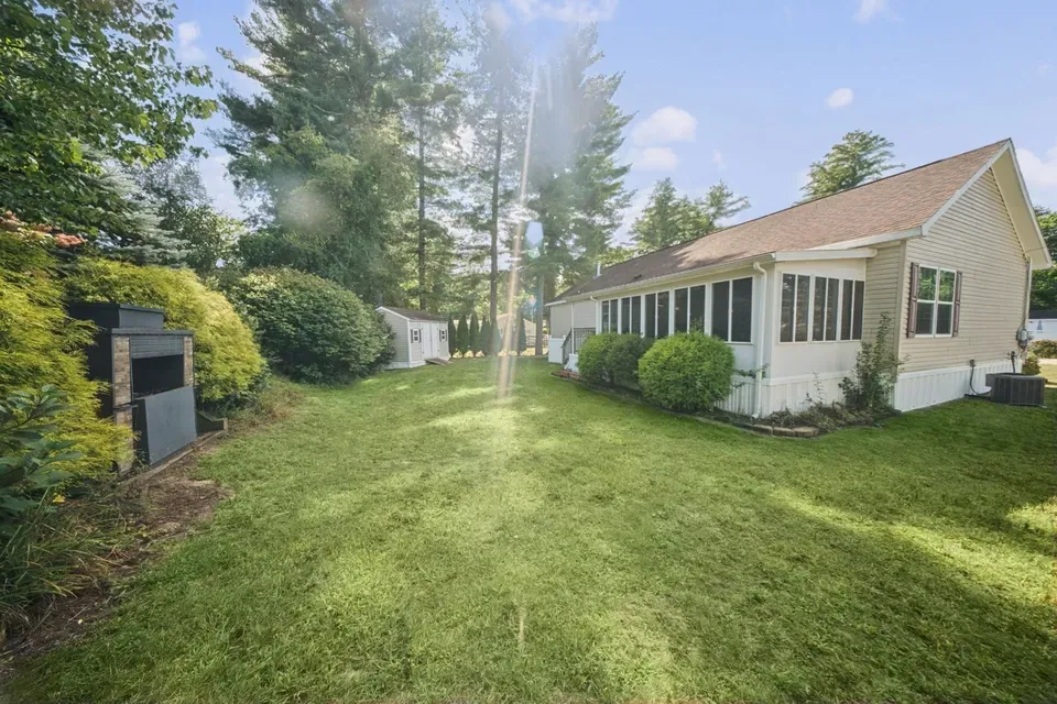 2 Bed 2 Bath Established Contemporary Home in Nashua, NH - 3