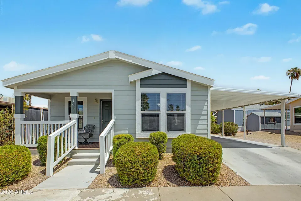 2 Bed 2 Bath Established Contemporary Home in Phoenix, AZ - 1