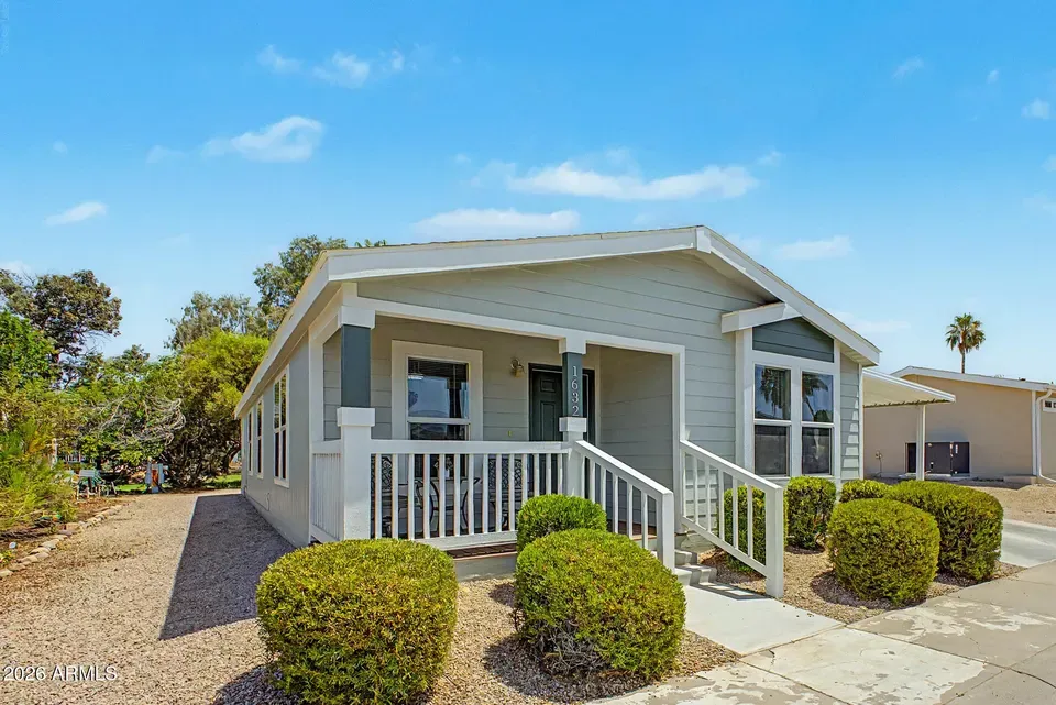 2 Bed 2 Bath Established Contemporary Home in Phoenix, AZ - 2