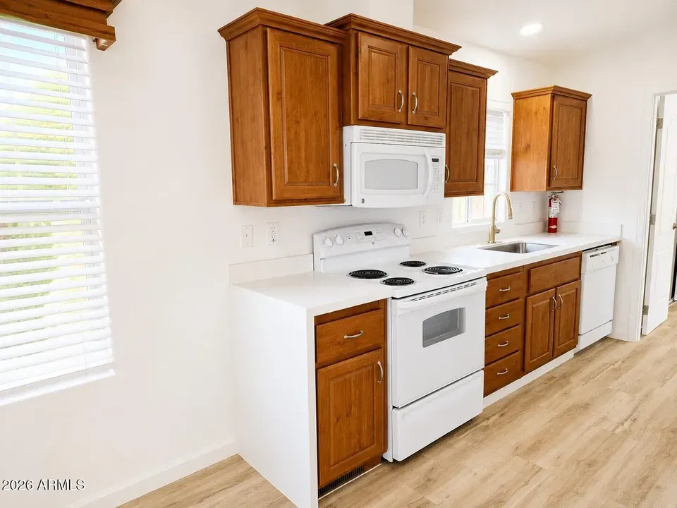 2 Bed 2 Bath Established Contemporary Home in Phoenix, AZ - 4