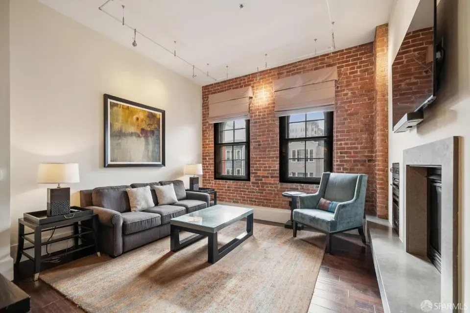 2 Bed 2 Bath Established Contemporary Home in San Francisco, CA - 2