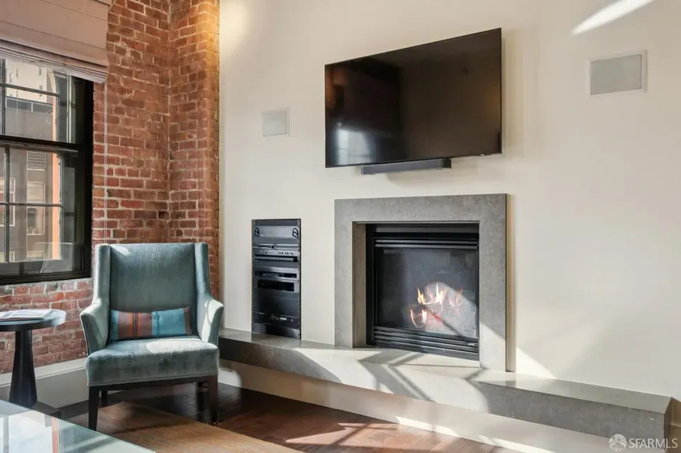 2 Bed 2 Bath Established Contemporary Home in San Francisco, CA - 4