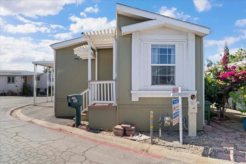 2 Bed 2 Bath Established Contemporary Home in San Jose, CA