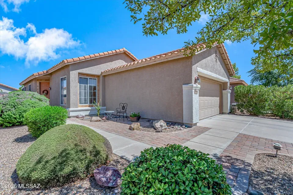 2 Bed 2 Bath Established Contemporary Home in Tucson, AZ