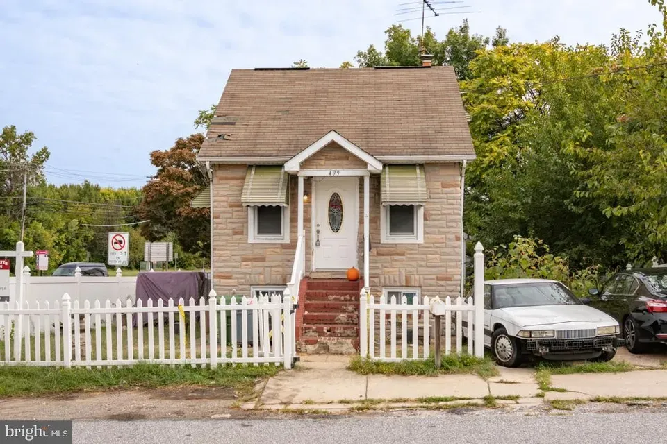2 Bed 2 Bath Established Mid-Century Residence in Baltimore, MD