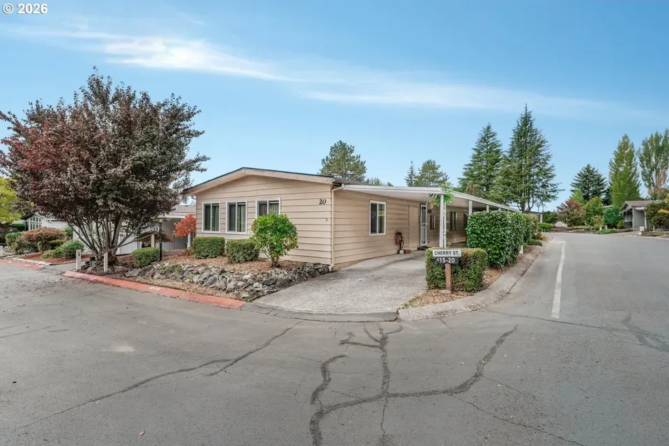 2 Bed 2 Bath Established Mid-Century Residence in Beaverton, OR