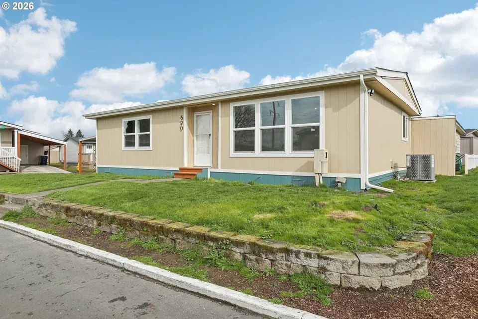 2 Bed 2 Bath Established Mid-Century Residence in Beaverton, OR - 2